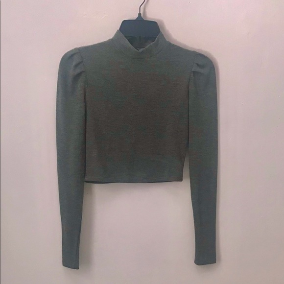 Cute Gray Crop Top with ruffled shoulders - Picture 3 of 4